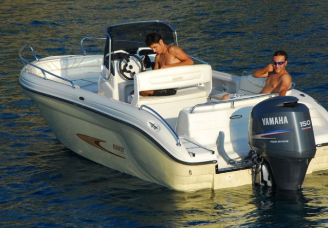 Reserver un bateau de location dans le 06